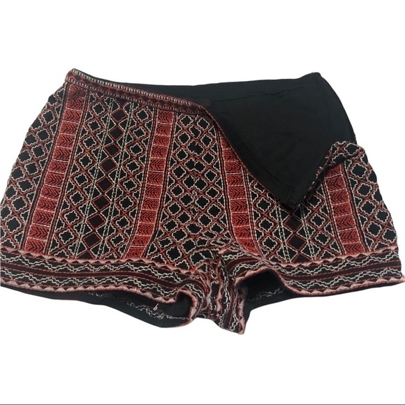 FOREVER 21 High-Rise Embroidered Shorts - Picture 3 of 5